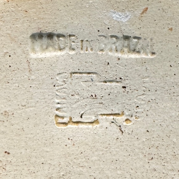 Hand Crafted Pottery from Brazil. Set of 4 Mug and 3 Wall pieces. - Picture 3 of 6